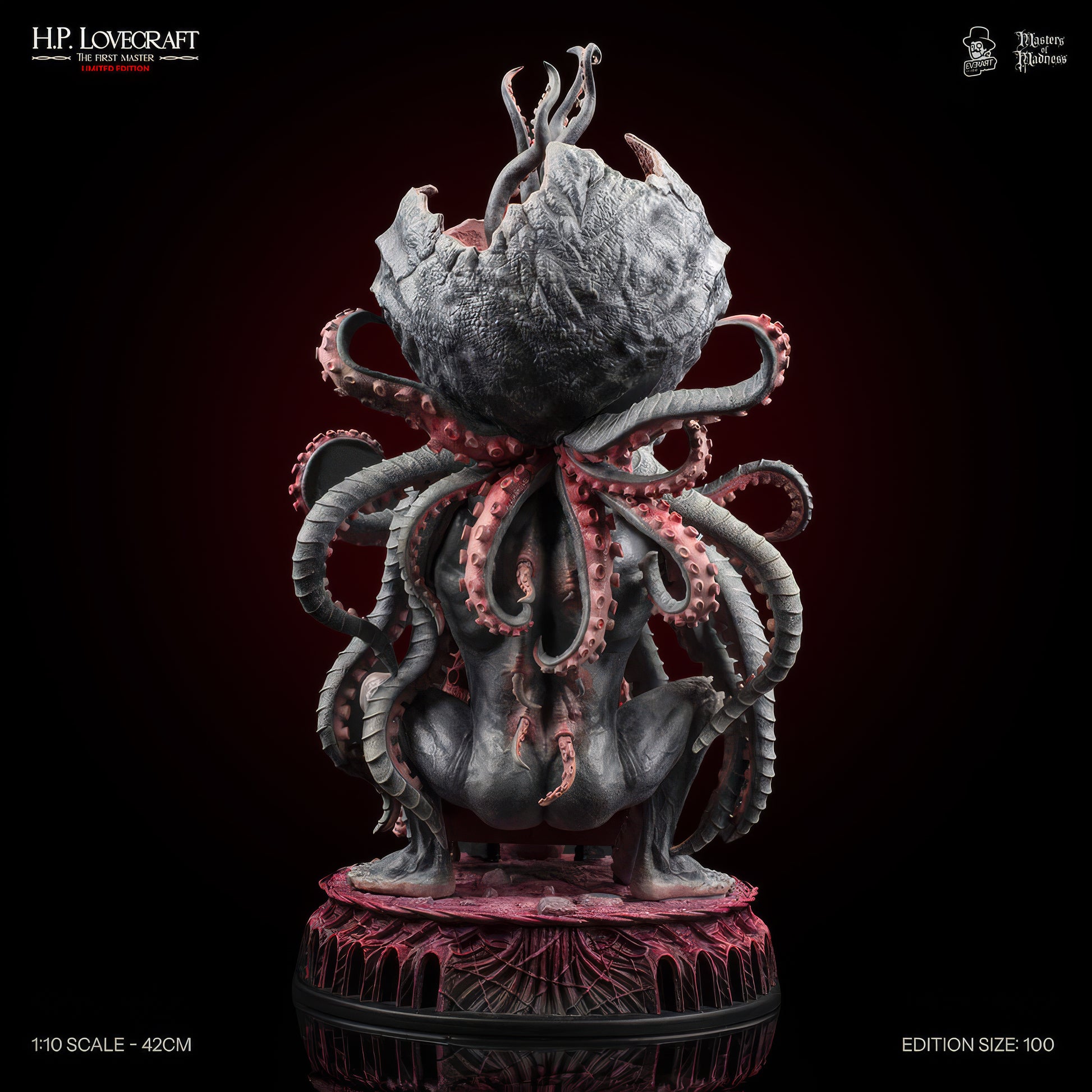 Détail des mains et livre statue H.P. Lovecraft Forbidden Edition 1/10 42cm - Bnexo