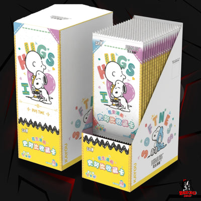 Box display Kayou Snoopy Peanuts avec sachets scellés, illustration Charlie Brown câlinant Snoopy