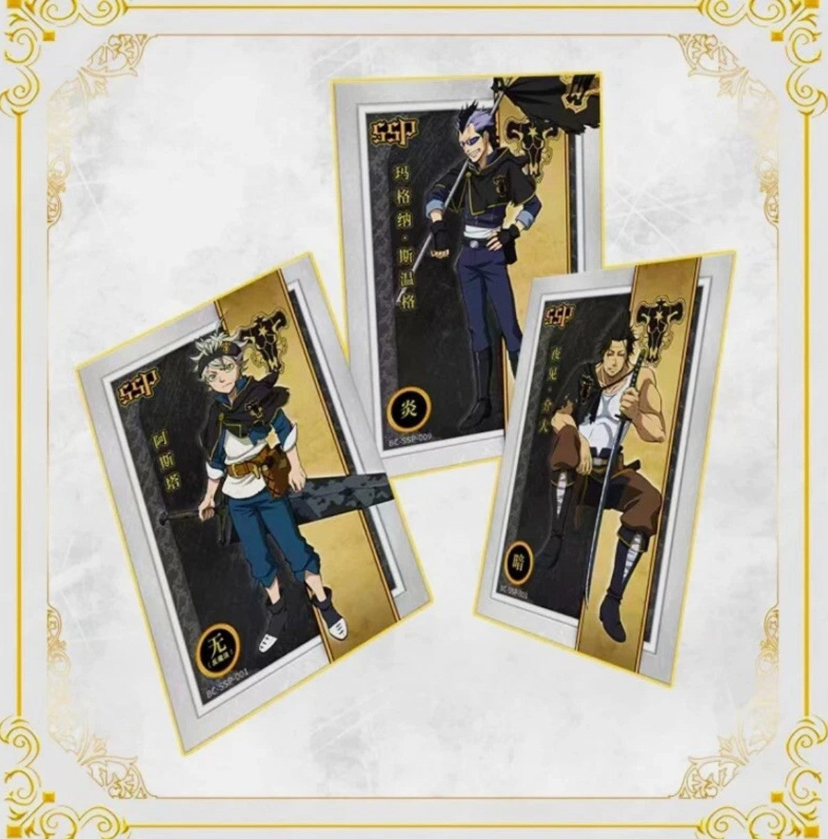 Vue de côté du coffret collector Black Clover KB avec boosters Kayou - Bnexo