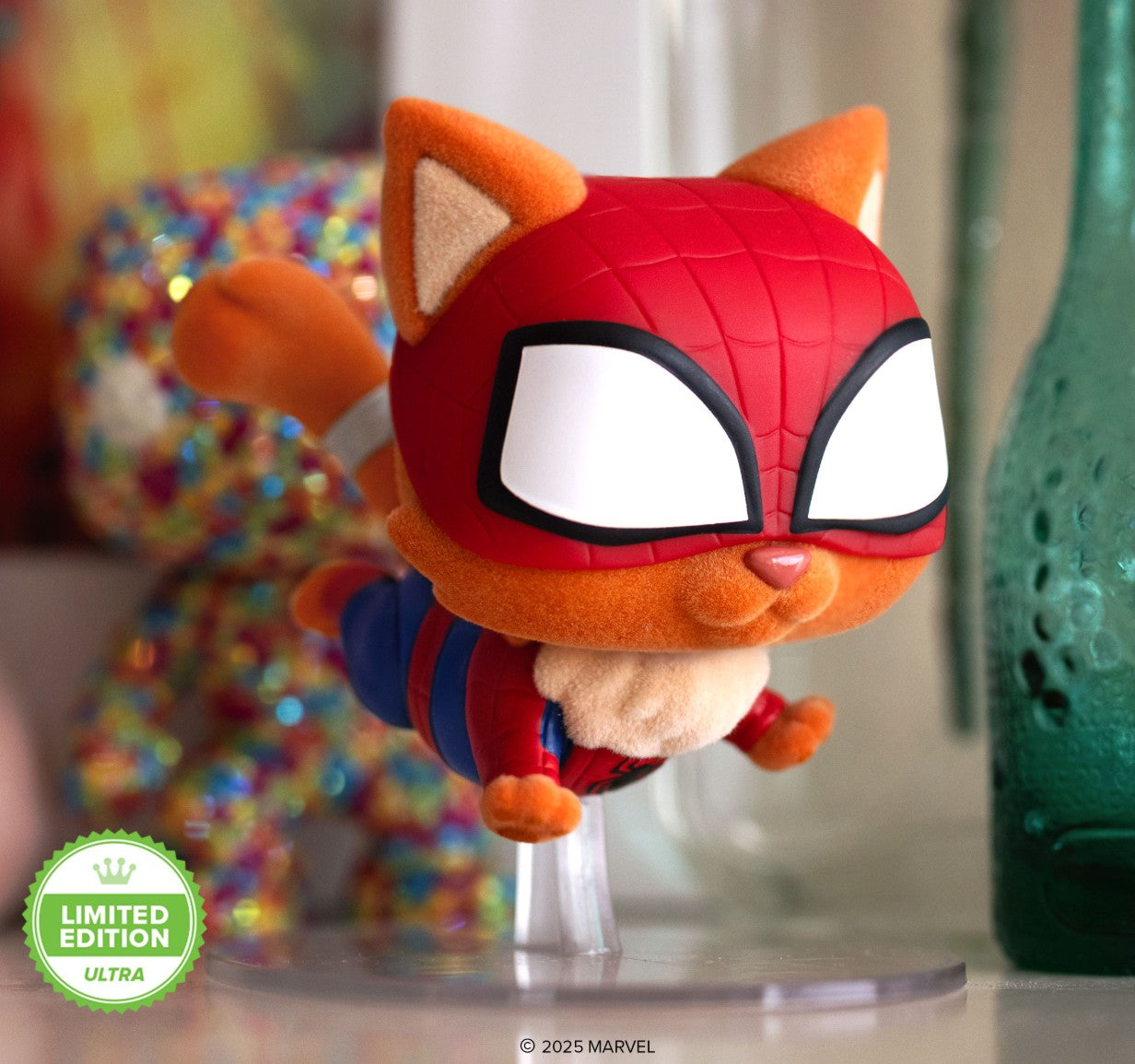 Détail côté de la figurine Funko Pop Spider-Cat Flocked #1509 édition limitée - Bnexo